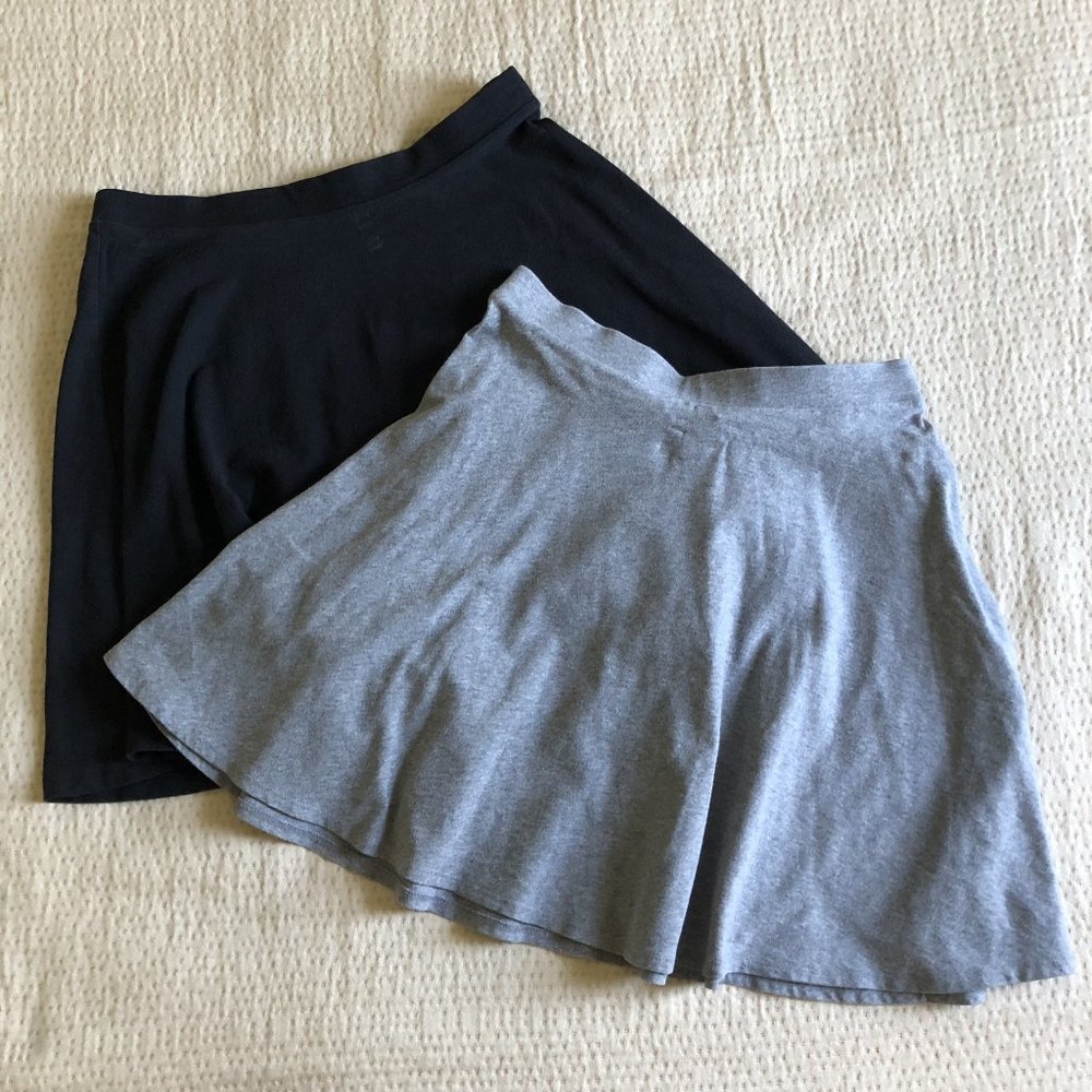👗 2 Skater Skirts - Black (M) & Gray (S) - Flare Mini - Good